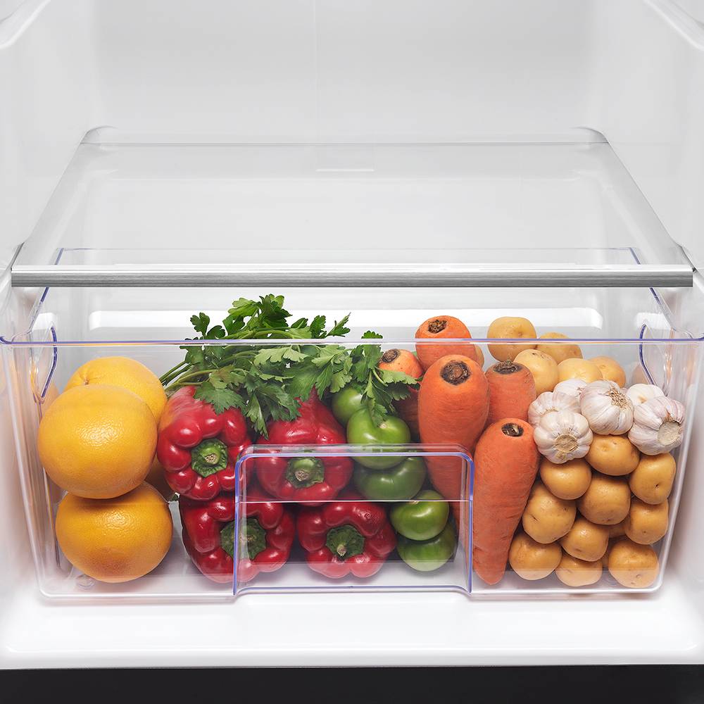 Facilita la conservación y visualización del estado de los alimentos, cuenta con separador de frutas y verduras.
